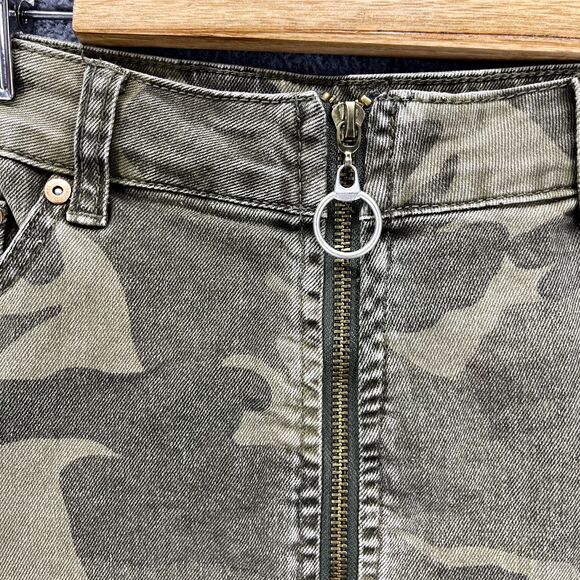 DANCE & MARVEL Skirt Womens Medium Army Green Camouflage Mini Distressed Y2K - Picture 4 of 14